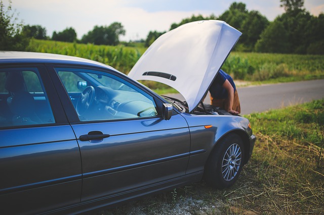 oprava auta na louce u cesty Víte, jak vybrat tu pravou led autožárovku?